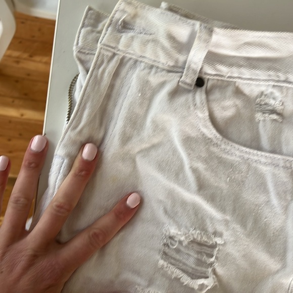 Ripped white shorts - Picture 5 of 5